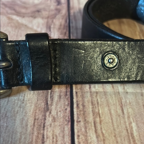 Levis Black Genuine Leather Belt with Timeless Appeal - Picture 3 of 6